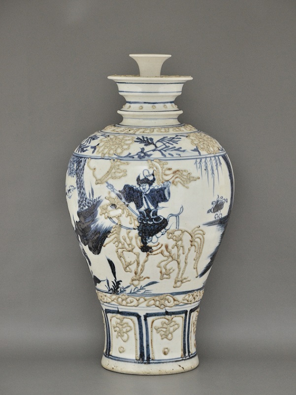 Blue and white warrior carved vase, Ming Dynasty